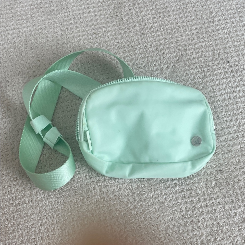 Mint lululemon belt bag - never worn